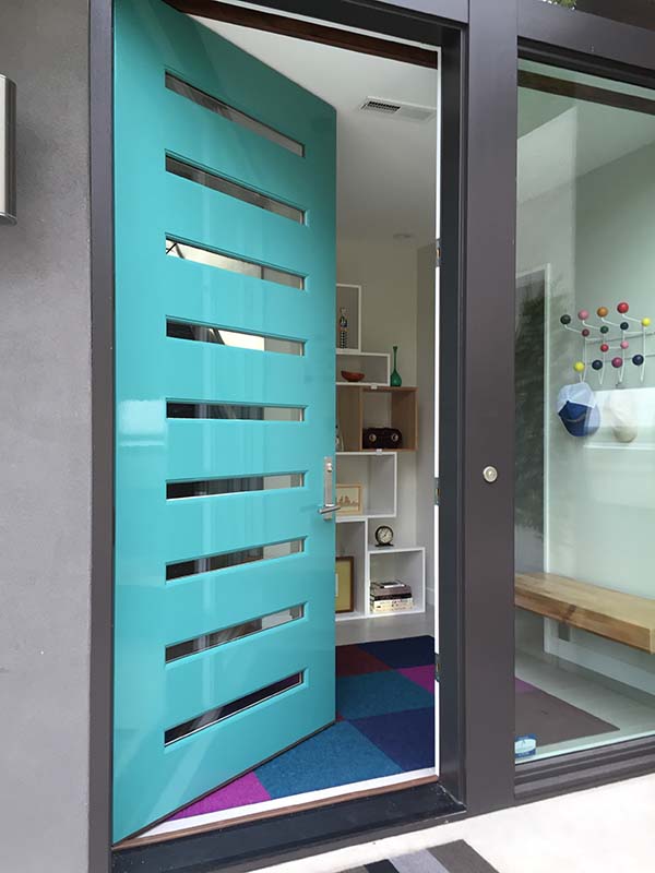 Fine Paints of Europe Hollandlac High Gloss Brilliant Teal front door close-up